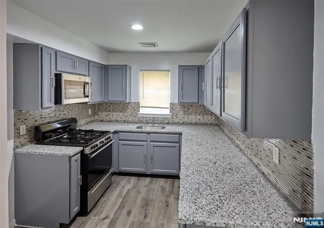 Listing Photo 5 - Condo for sale in building located at 464-466 16th St, Newark, NJ 07103
