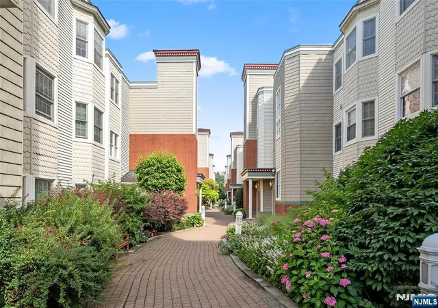 3rd image of 155 The Promenade, Edgewater, NJ 07020 | MLS# 26024650