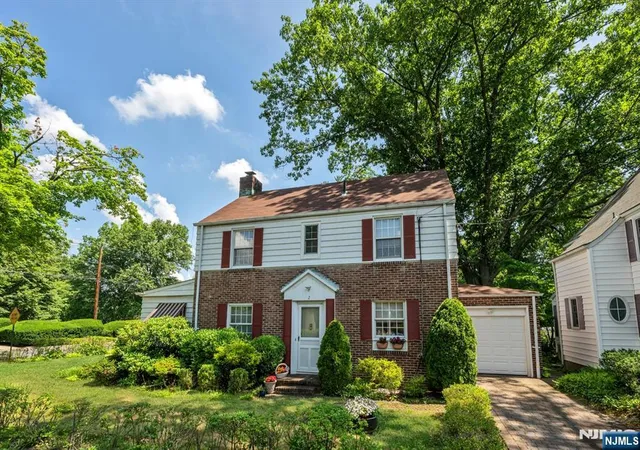 Photo 2 of Sale Pending at 2 Allen Pl, Fair Lawn, NJ 07410 | MLS# 26024704 | Listing updated on 2026-09-01
