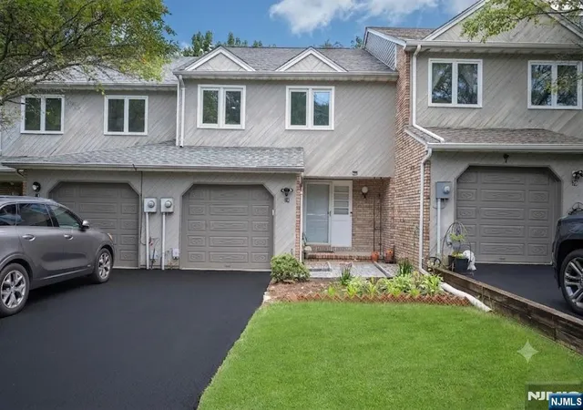 1st image of 18 Guilford Ct, Par Troy Hills Twp., NJ 07950 | MLS# 26024736