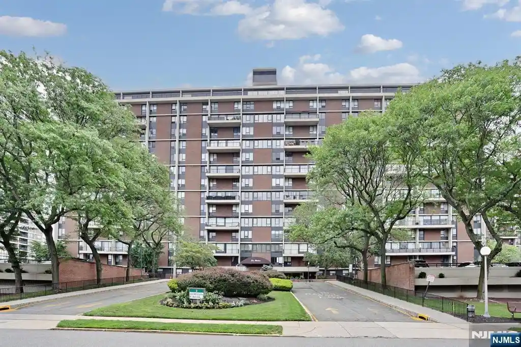Listing Photo 1 - Condo for sale in 2 Horizon Rd located at 2 Horizon Rd, Fort Lee, NJ 07024 - Unit #1414