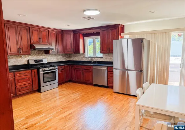 Listing Photo 3 - Condo for sale in building located at 209 5th, Palisades Park, NJ 07650 - Unit #B