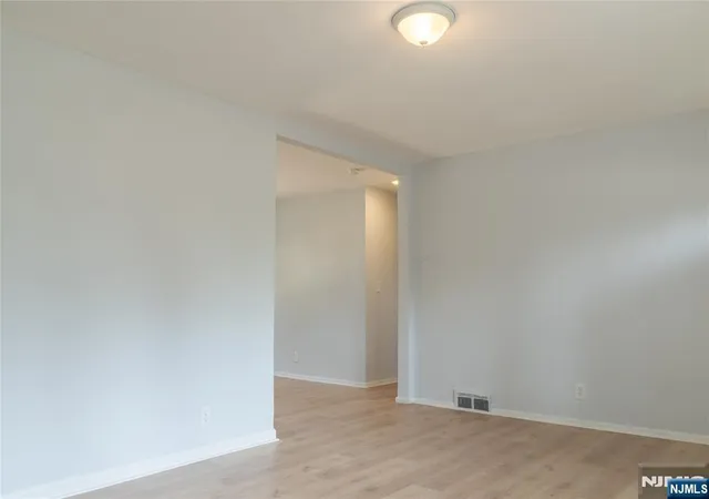 Photo 4 of Sale Pending at 25 Lakeview Dr, Emerson, NJ 07630 | MLS# 26024855 | Listing updated on 2026-09-28