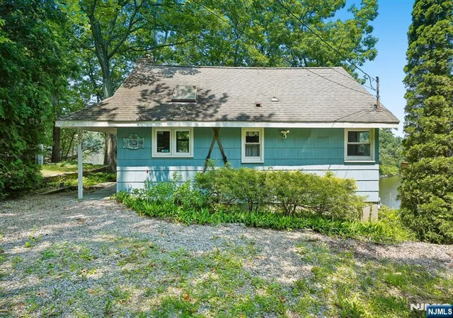 2nd image of 1009 Lakeside Dr, Vernon, NJ 07422 | MLS# 26024856