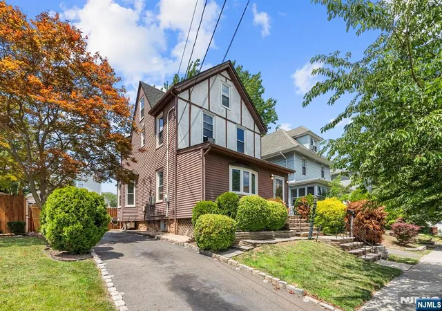 Photo 2 of Single family home for sale at 633 Chestnut St, Kearny, NJ 07032 | MLS# 26024910 | Listing updated on 2026-07-26