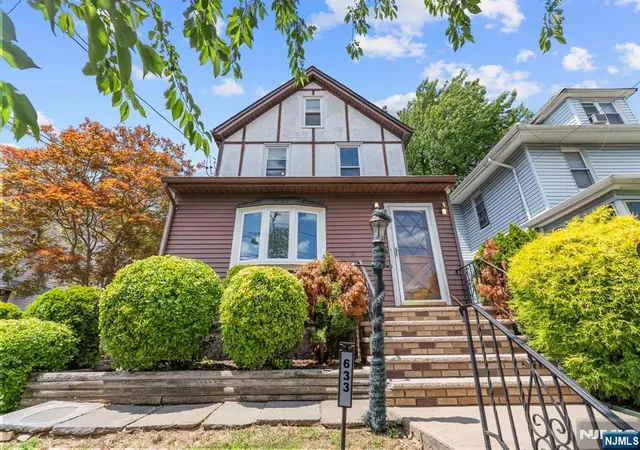 Photo 3 of Single family home for sale at 633 Chestnut St, Kearny, NJ 07032 | MLS# 26024910 | Listing updated on 2026-07-26