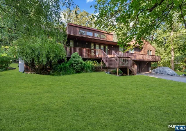 Photo 1 of Single family home for sale at 3 Bluefield Ct, Hillsdale, NJ 07642 | MLS# 26024976 | Listing updated on 2026-08-20