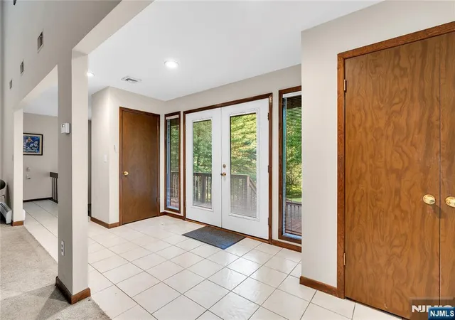 Photo 3 of Single family home for sale at 3 Bluefield Ct, Hillsdale, NJ 07642 | MLS# 26024976 | Listing updated on 2026-08-20