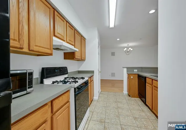 Listing Photo 5 - Condo for sale in building located at 189 Forest, Paramus, NJ 07652 - Unit #213