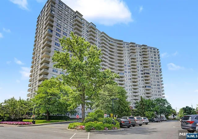 3rd image of 2000 Linwood Ave #10R, Fort Lee, NJ 07024 | MLS# 26025089