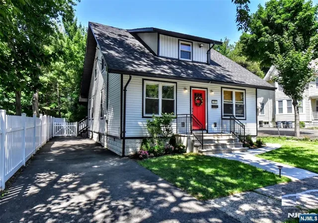 Photo 2 of Sale Pending at 69 Wyckoff Ave, Waldwick, NJ 07463 | MLS# 26025100 | Listing updated on 2026-08-28