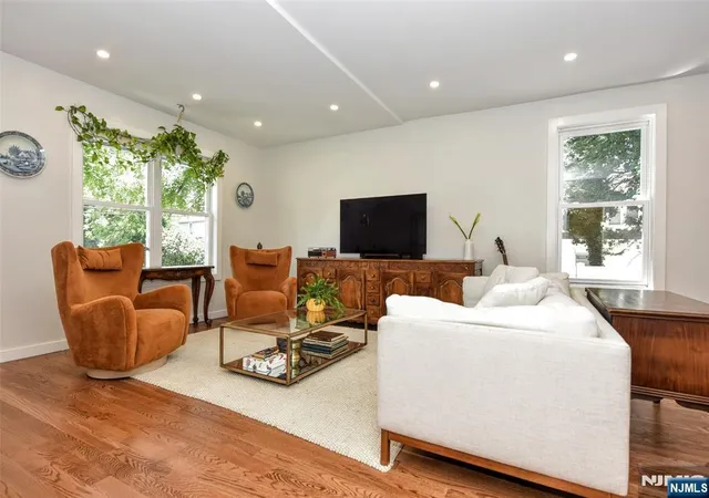 Photo 4 of Sale Pending at 69 Wyckoff Ave, Waldwick, NJ 07463 | MLS# 26025100 | Listing updated on 2026-08-28