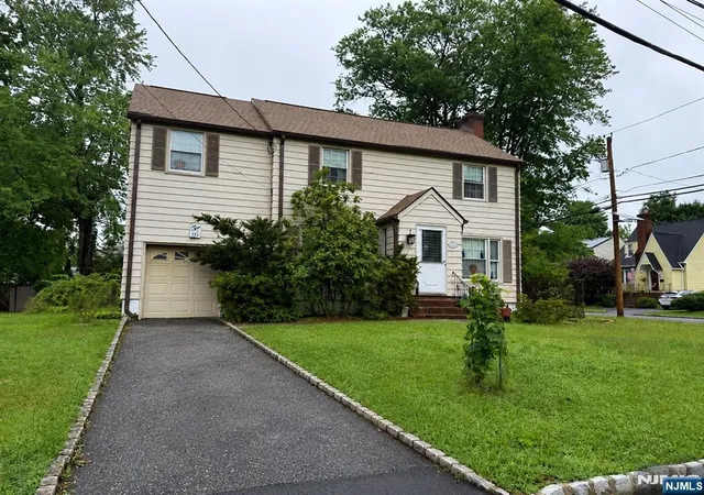Photo 2 of Single family home for sale at 2 Charles St, Livingston, NJ 07039 | MLS# 26025103 | Listing updated on 2026-07-22
