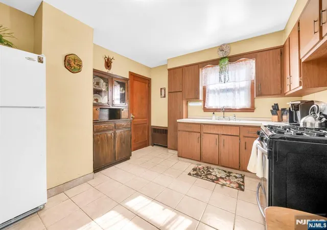 image of 95 E 7th St, Clifton, NJ 07011 | MLS# 26025120