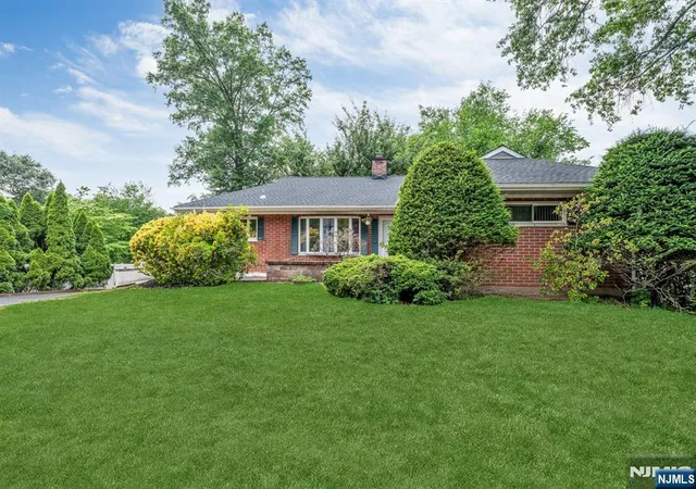 2nd image of 574 Chestnut St, Twp Of Washington, NJ 07676 | MLS# 26025124