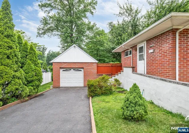 32nd image of 574 Chestnut St, Twp Of Washington, NJ 07676 | MLS# 26025124