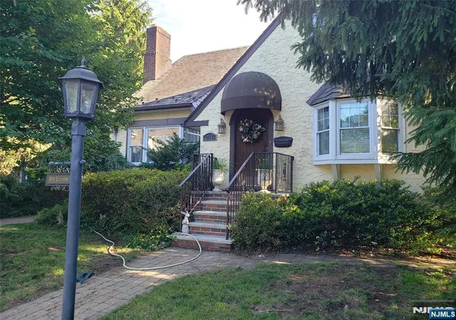 Photo 2 of Sale Pending at 216 N Ross Pl, Ho Ho Kus, NJ 07423 | MLS# 26025135 | Listing updated on 2026-07-30