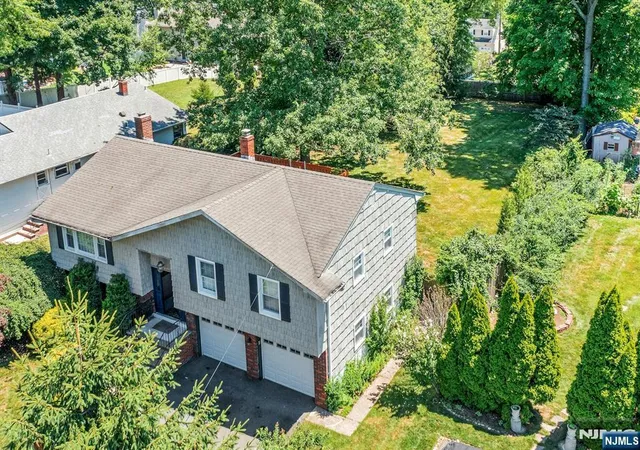 Photo 2 of Sale Pending at 15 Sunset Pl, Emerson, NJ 07630 | MLS# 26025157 | Listing updated on 2026-07-23