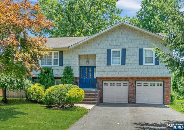 Photo 3 of Sale Pending at 15 Sunset Pl, Emerson, NJ 07630 | MLS# 26025157 | Listing updated on 2026-07-23