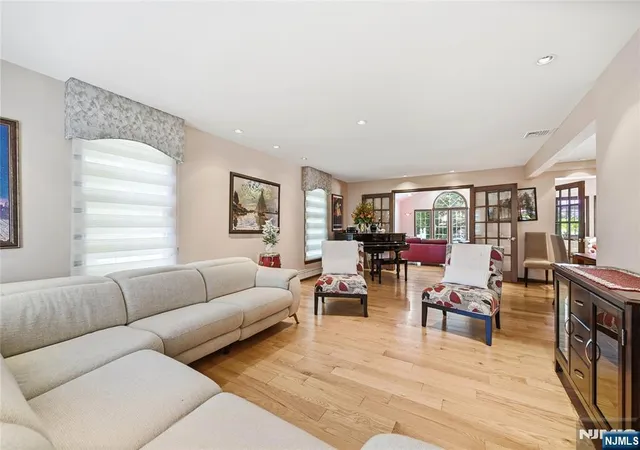 Photo 4 of Single family home for sale at 111 Kitchell Lake Dr, West Milford, NJ 07480 | MLS# 26025188 | Listing updated on 2026-10-13