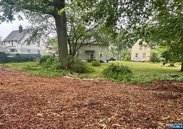 Photo 3 of Single family home for sale at 15 Willow St, Garfield, NJ 07026 | MLS# 26025219 | Listing updated on 2026-07-31