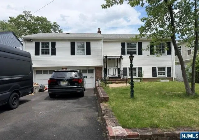 Photo 1 of Single family home for sale at 515 Chestnut St, Roselle, NJ 07203 | MLS# 26025243 | Listing updated on 2026-07-23