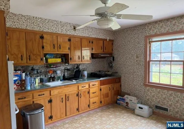 Photo 3 of Single family home for sale at 515 Chestnut St, Roselle, NJ 07203 | MLS# 26025243 | Listing updated on 2026-07-23