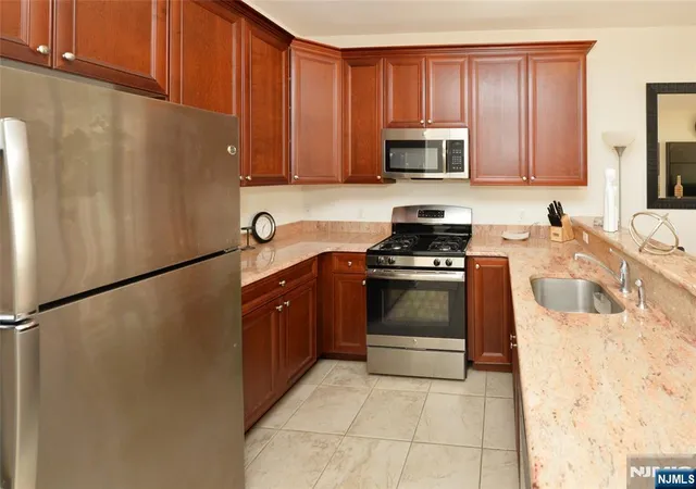 Listing Photo 5 - Condo for sale in building located at 503 Bushes Ln, Elmwood Park, NJ 07407