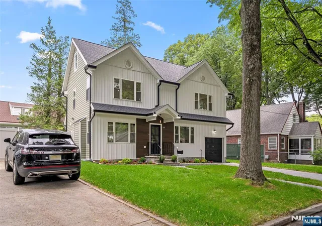 Photo 2 of Single family home for sale at 1676 Irene Ct, Teaneck, NJ 07666 | MLS# 26025309 | Listing updated on 2026-09-17