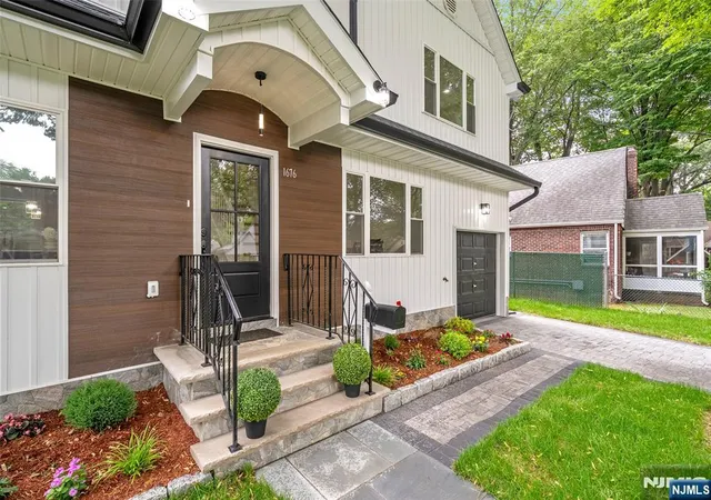 Photo 3 of Single family home for sale at 1676 Irene Ct, Teaneck, NJ 07666 | MLS# 26025309 | Listing updated on 2026-09-17