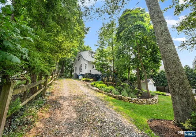 Photo 3 of Sale Pending at 40 W Oak St, Ramsey, NJ 07446 | MLS# 26025320 | Listing updated on 2026-08-10