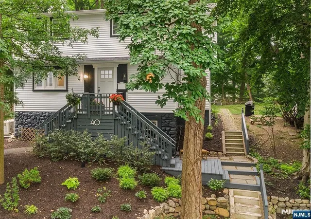 Photo 4 of Sale Pending at 40 W Oak St, Ramsey, NJ 07446 | MLS# 26025320 | Listing updated on 2026-08-10