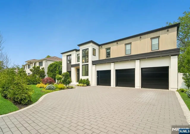 Photo 3 of Sale Pending at 24 Carol Dr, Englewood Cliffs, NJ 07632 | MLS# 26025370 | Listing updated on 2026-08-13
