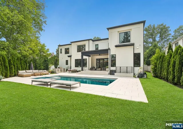 48th image of 24 Carol Dr, Englewood Cliffs, NJ 07632 | MLS# 26025370