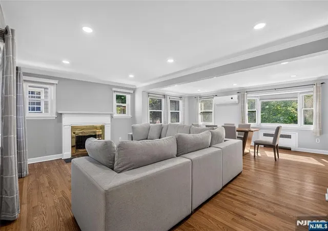 Photo 2 of Single family home for sale at 29 Laurel Ave, Livingston, NJ 07039 | MLS# 26025452 | Listing updated on 2026-08-23