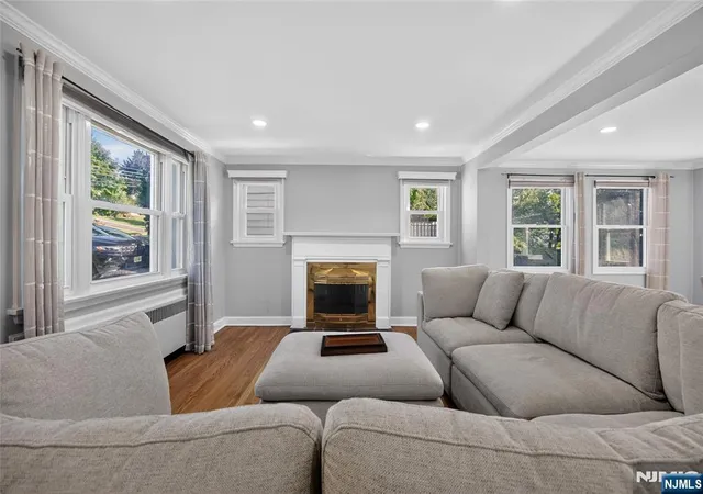 Photo 3 of Single family home for sale at 29 Laurel Ave, Livingston, NJ 07039 | MLS# 26025452 | Listing updated on 2026-08-23