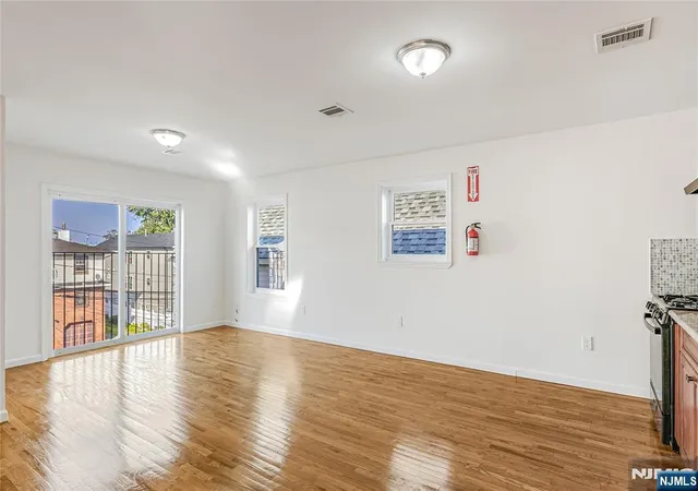 Listing Photo 5 - Condo for sale in building located at 326 Magnolia Ave, Elizabeth, NJ 07206