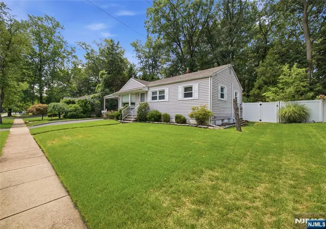 2nd image of 320 Ridgewood Blvd North, Twp Of Washington, NJ 07676 | MLS# 26025497