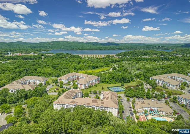 Photo 3 of Sale Pending at 8421 Warrens Way #421, Wanaque, NJ 07465 | MLS# 26025512 | Listing updated on 2026-09-05