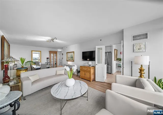 3rd image of 900 Palisade Ave #17K, Fort Lee, NJ 07024 | MLS# 26025578