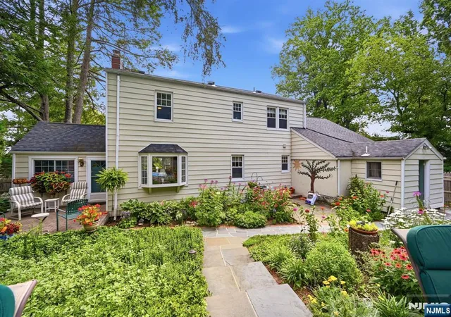 Photo 2 of Single family home for sale at 419 Sicomac Ave, Wyckoff, NJ 07481 | MLS# 26025579 | Listing updated on 2026-07-19