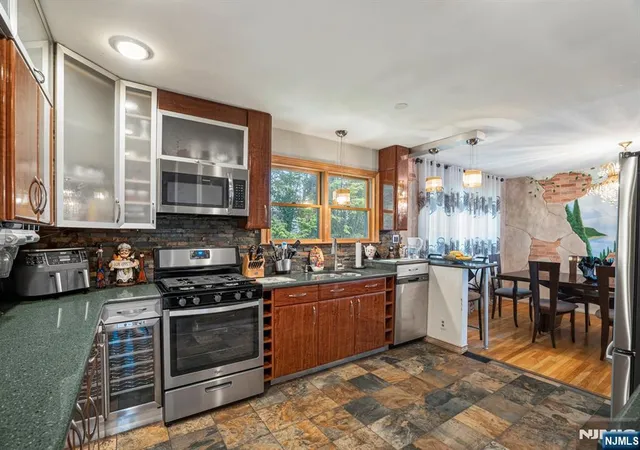 Photo 4 of Single family home for sale at 31-07 Garfield Pl, Fair Lawn, NJ 07410 | MLS# 26025641 | Listing updated on 2026-09-15