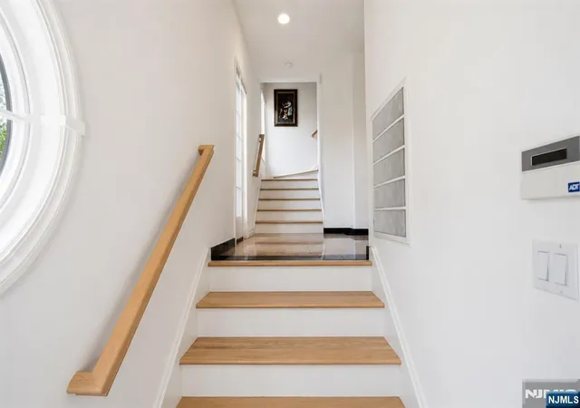 Photo 3 of Single family home for sale at 750 Undercliff Ave, Edgewater, NJ 07020 | MLS# 26025653 | Listing updated on 2026-08-21