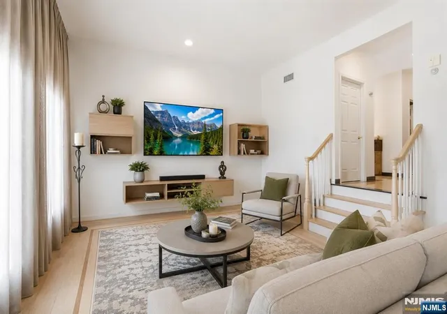 Photo 3 of Single family home for sale at 750 Undercliff Ave, Edgewater, NJ 07020 | MLS# 26025653 | Listing updated on 2026-10-13
