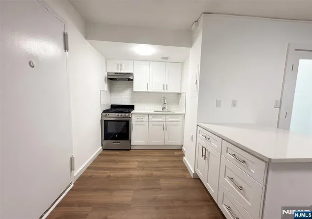 3rd image of 3081 Edwin Ave #1H, Fort Lee, NJ 07024 | MLS# 26025664