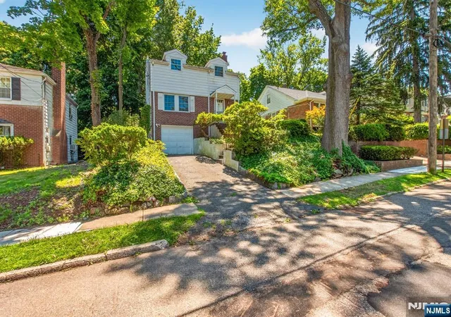 1st image of 185 Reldyes Ave, Leonia, NJ 07605 | MLS# 26025716