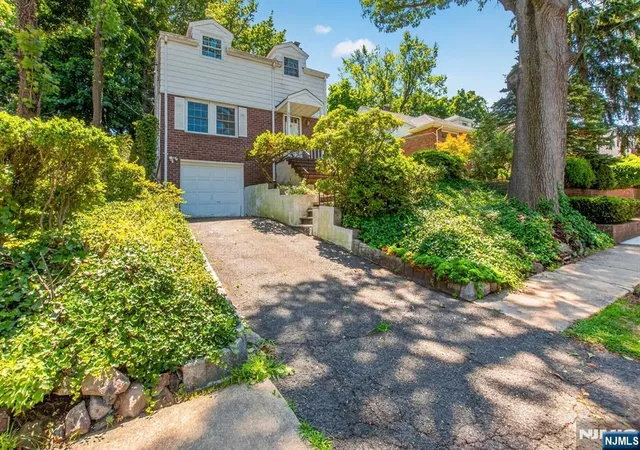 2nd image of 185 Reldyes Ave, Leonia, NJ 07605 | MLS# 26025716