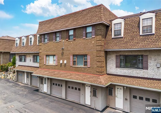 2nd image of 575 Grv St, Clifton, NJ 07013