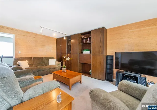5th image of 575 Grv St, Clifton, NJ 07013