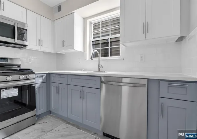 Photo 4 of Sale Pending at 533 S 10th Street, Newark, NJ 07105 | MLS# 26025811 | Listing updated on 2026-09-15